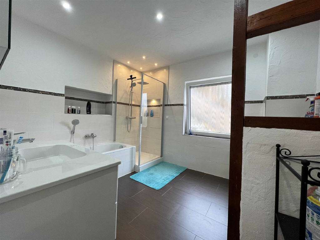 Immobilie in Grolsheim - **2 Häuser zum Preis von Einem + schöner Garten** in ruhiger Lage von Grolsheim - Bild 5