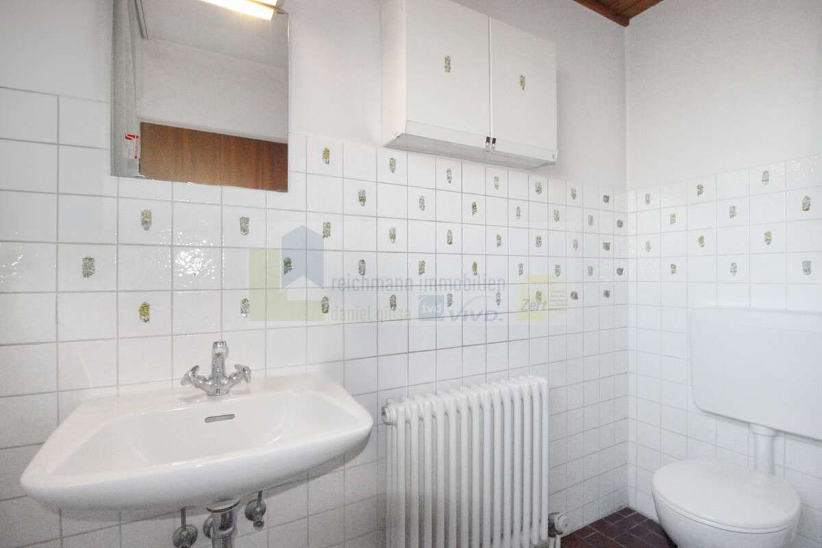 Immobilie in Bad Dürrheim - Familienfreundliches Einfamilienhaus mit Garten, Terrasse und Balkon in ruhiger Wohnlage zwischen Sa - Bild 8