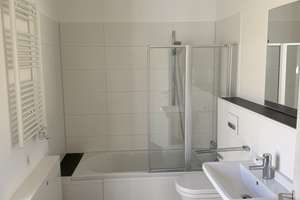 Wohnen in einer Burg: 2-Zimmer-Wohnung, mit Parkplatz und EBK in Wesseling, Berzdorf – Godorfer Burg 11, 50389 Wesseling – Vorschaubild 6