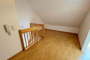 Voller Licht & Wärme: 4 Zimmer Maisonette – Ihr eigenes Haus im Dachgeschoss – Die vollständige Adresse der Immobilie erhältst du vom Anbieter., 96163 Gundelsheim – Vorschaubild 11