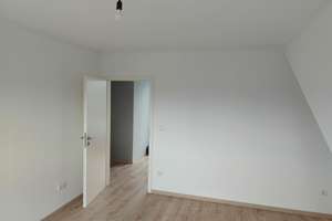 Charmante 2,5-Zimmer Dachgeschosswohnung in Köln-Dünnwald – Hadwigasrraße 6, 51069 Dünnwald, Köln – Vorschaubild 4