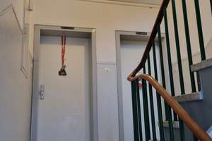 Investment-Chance Nähe Innenhafen Duisburg! Grundsolides MFH mit 19 Wohn - und 2 Gewerbeeinheiten – Die vollständige Adresse der Immobilie erhältst du vom Anbieter., 47051 Altstadt, Duisburg – Vorschaubild 2