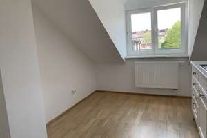Helle 4-Zimmer-DG-Wohnung mit Einbauküche, Mü.-Giesing, auch für WG – Die vollständige Adresse der Immobilie erhältst du vom Anbieter., 81539 Obergiesing, München – Vorschaubild 4