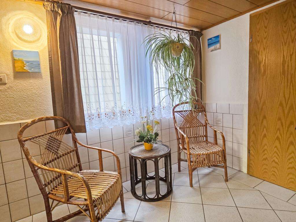 Immobilie in Rosenthal am Rennsteig - Viel Platz zum Wohnen und für ein Hobby bzw. Gewerbe (A1613) - Bild 1