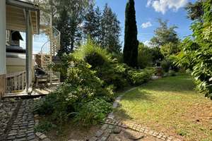 Sehr gepflegtes 2-Familienhaus mit Gartenparadies + Garage – Schulstraße 69a, 66773 Schwalbach – Vorschaubild 1