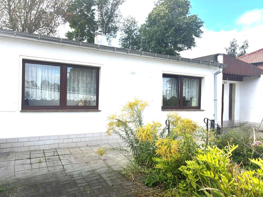 Immobilie in Teuchern - Verstecktes Potenzial auf dem Land – großzügiges Anwesen in Teuchern mit Charme! - Bild 0