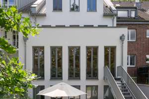 Df.-Oberkassel: 4-Raum-Penthouse in moderner Architektur-Ikone in bester Wohnlage