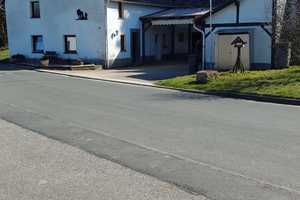 Einfamilienhaus mit Garage und Nebengebäuden (viele Ausbaumöglichkeiten) in Ruhiger Lage mit Bauland – Euskirchen (Kreis) – Vorschaubild 1
