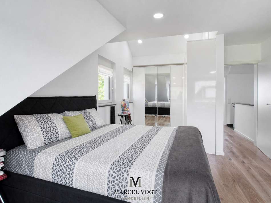 Schlafzimmer DG