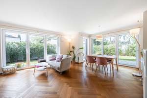 AIGNER - Neuwertige Doppelhaushälfte mit großzügigem Garten und viel Wohnkomfort – Die vollständige Adresse der Immobilie erhältst du vom Anbieter., 81739 Waldperlach, München – Vorschaubild 2