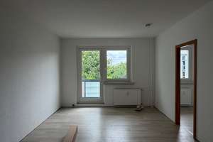 Kleine Familie = kleines Apartment - mit Wannenbad und Balkon! Leider ohne Aufzug!