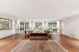 Großzügige Villa in direkter Stadtwaldlage in Alt-Müngersdorf – Die vollständige Adresse der Immobilie erhältst du vom Anbieter., 50933 Müngersdorf, Köln – Vorschaubild 2