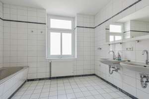 Helle Drei-Zimmerwohnung mit Balkon im 1. OG. Solingen Mitte. – Die vollständige Adresse der Immobilie erhältst du vom Anbieter., 42651 Solingen-Mitte, Solingen – Vorschaubild 3