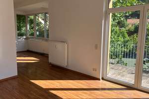 Großzügiger Balkon & offenes Wohnen - hier fühlt man sich wohl!
