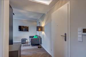 Möbliert: Neuwertig möblierte 2‑Zimmer Wohnung – mit Innenhoflage – Die vollständige Adresse der Immobilie erhältst du vom Anbieter., 81543 Siebenbrunn, München – Vorschaubild 9