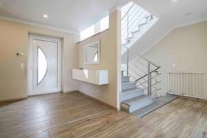 Creme de la Creme: Neuwertiges Einfamilienhaus mit 2 Einfahrten, eine Garage, PV und Solaranlage  – Die vollständige Adresse der Immobilie erhältst du vom Anbieter., 87439 Heiligkreuz/Neuhausen, Kempten (Allgäu) – Vorschaubild 17