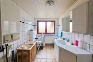 Großzügiges EFH mit vermieteter Einliegerwohnung – Wintergarten, Südterrasse & grünem Grundstück – Die vollständige Adresse der Immobilie erhältst du vom Anbieter., 25774 Krempel – Vorschaubild 19