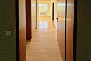 MIT BLICK INS GRÜNE: SAN.-BEDÜRFTIGE 2-ZI-ETW MIT SÜDBALKON, LIFT UND TG-STELLPLATZ IN ER-BÜCHENBACH – Kulmbacher Straße 14, 91056 Büchenbach Nord, Erlangen – Vorschaubild 14