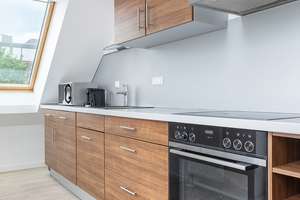 Am Weinbergspark, Mitte: 2 Zimmer Penthouse, Aufzug, AC, Stellplatz, Süd-West-Terrasse ca. 25 m² – Die vollständige Adresse der Immobilie erhältst du vom Anbieter., 10119 Mitte (Ortsteil), Berlin – Vorschaubild 11