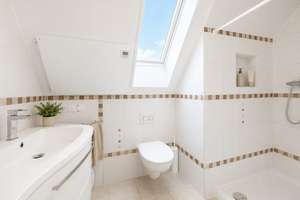 ***Gemeinsam leben, individuell wohnen – gepflegtes Zweifamilienhaus mit Pool und Garten** – Die vollständige Adresse der Immobilie erhältst du vom Anbieter., 86199 Inningen, Augsburg – Vorschaubild 4