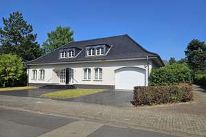 Repräsentative Villa mit riesigem Ausbaupotential - courtagefrei -