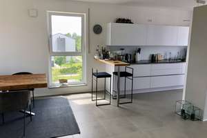 EXKLUSIVE 3-ZIMMER-MAISONETTE | 130 m² | 2 GROSSE BALKONE | DESIGNKÜCHE | KELLER | ZENTRAL & RUHIG – Marlene-Dietrich-Straße 3a, 85053 Südost, Ingolstadt – Vorschaubild 3