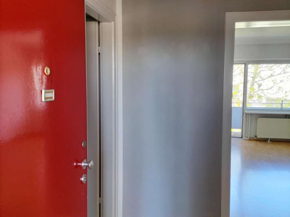 Flur mit Blick in die Wohnung