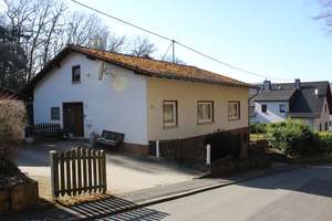 Sanierter Bungalow im Grünen – Die vollständige Adresse der Immobilie erhältst du vom Anbieter., 65582 Hambach – Vorschaubild 1