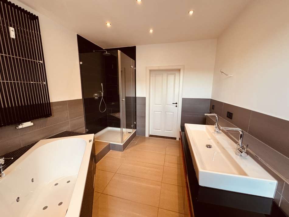 Bad Blick Richtung Tür