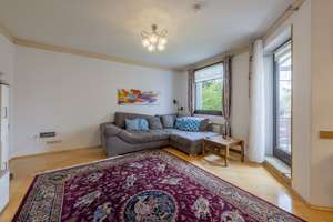 Blick ins Grüne!
Helle und gut geschnittene 3-Zimmer-Eigentumswohnung mit Duplexstellplatz – Die vollständige Adresse der Immobilie erhältst du vom Anbieter., 81243 Aubing-Süd, München – Vorschaubild 2