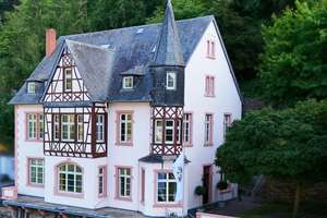 Herrschaftliche, großzügige Villa im UNESCO Welterbe mit Loreleyblick und exklusivem Lebensstil – Die vollständige Adresse der Immobilie erhältst du vom Anbieter., 56329 Sankt Goar – Vorschaubild 2