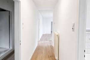 Frisch renovierte 4-Zimmer-Dachgeschosswohnung in zentraler Lage von Remscheid – 42853 Stadtpark, Remscheid – Vorschaubild 2