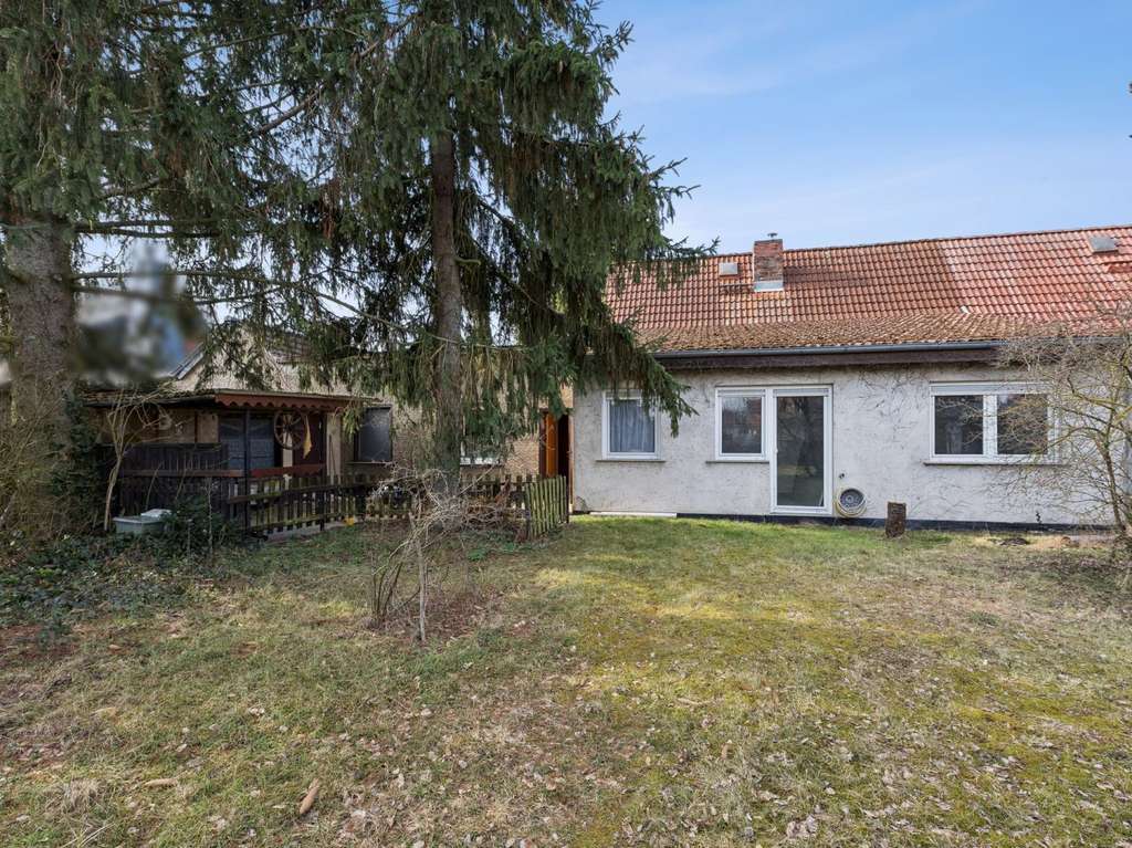 Immobilie in Leegebruch - Charmante Doppelhaushälfte in Leegebruch – Handwerkerobjekt mit Ausbaumöglichkeiten - Bild 1