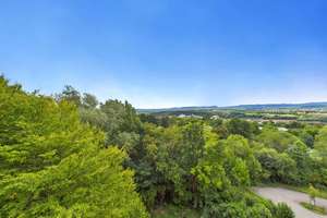 Ideal f. Singles oder Senioren. Toplage, traumhafte Aussicht, Balkon, Aufzug, TG, Hausmeisterservice – Die vollständige Adresse der Immobilie erhältst du vom Anbieter., 73207 Plochingen – Vorschaubild 2