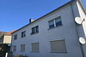 Gepflegtes Mehrfamilienhaus | 4 WE | voll vermietet | ruhige Lage | solide Rendite bei Zeitz – Naumburger Straße 8, 6712 Zeitz – Vorschaubild 2