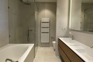NEUBAU FOUR: exklusive 3 Zimmer-Wohnung mit tollem Ausblick und Loggia – Die vollständige Adresse der Immobilie erhältst du vom Anbieter., 60311 Innenstadt, Frankfurt am Main – Vorschaubild 1