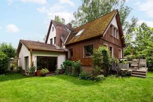 Einzigartiges Wohnglück an der Grenze zu Bahrenfeld – Zuhause mit Gästehaus und Gartenidylle – Die vollständige Adresse der Immobilie erhältst du vom Anbieter., 22549 Lurup, Hamburg – Vorschaubild 2