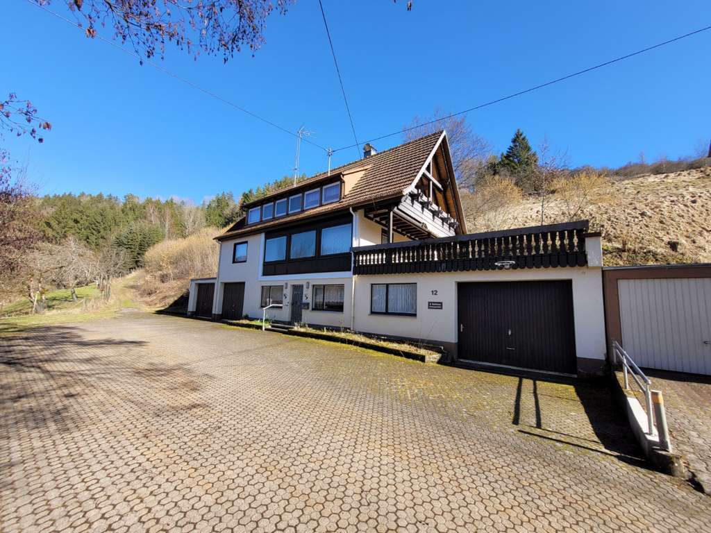 Immobilie in Loßburg - Viel Raum zum Leben – Haus mit mehreren Garagen - Bild 0