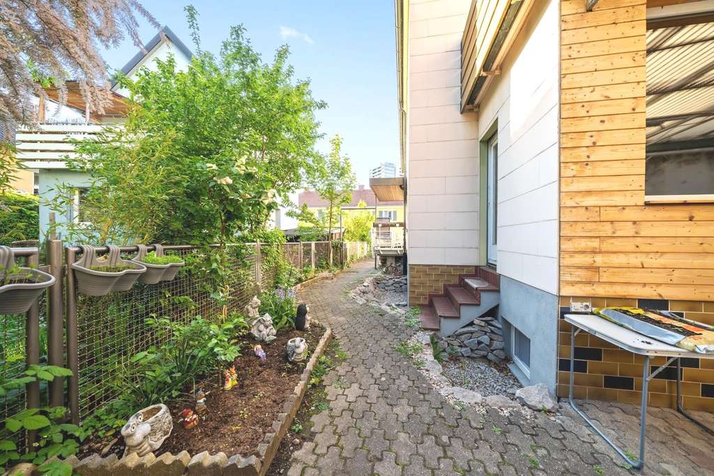 Immobilie in Freiburg im Breisgau - Vermietetes Mehrfamilienhaus mit viel Potential - Bild 1