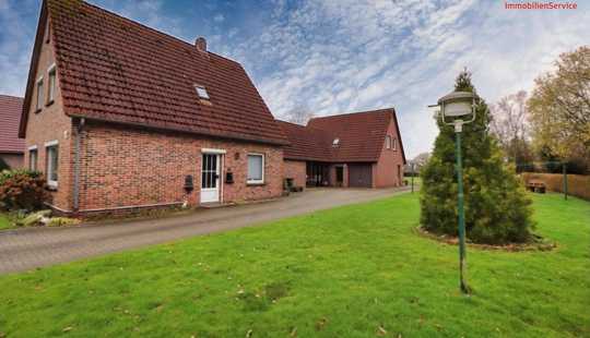 Bild von Wohnnhaus mit Einliegerwohnung und Nebengebäude 