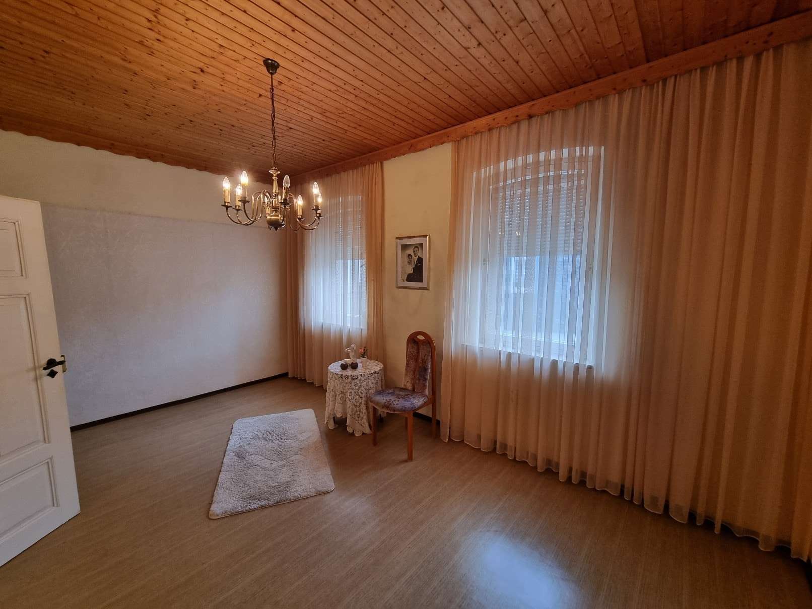 Immobilie in Untermerzbach - Großzügiges Wohnhaus mit Gewerbeeinheit, Garagen und kleinem Garten in zentraler Lage von Untermer - Bild 8