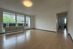 Sehr Schöne 2-Z.- DG-Wohnung mit Balkon, zentral in LEV, provisionsfrei von Privat  – 51373 Wiesdorf, Leverkusen – Vorschaubild 3