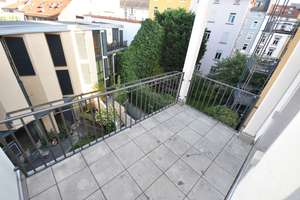 BESTES NORDEND: 4-Zi.-STIL-ALTBAU m. gr. BALKON, DIELENBODEN, FLÜGELTÜR, EBK, WANNENBAD
