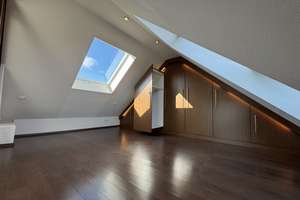 Wohnen über den Dächern - Teilmöblierte Maisonettewohnung mit Skyline-Blick – 60528 Niederrad, Frankfurt am Main – Vorschaubild 18