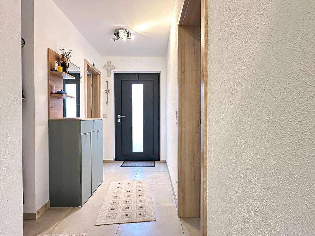 Immobilie in Tuntenhausen - Viel Platz, klare Aufteilung, moderne Ausstattung - Reihenmittelhaus von 2022 - Bild 2