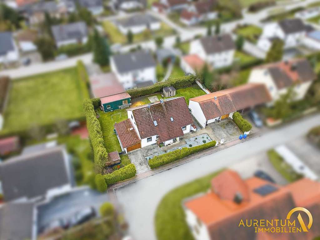 Immobilie in Biburg - Flexibles Zweifamilienhaus mit großem Grundstück und Nebengebäude in ruhiger Lage von Biburg - Bild 2