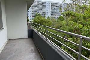Geräumige Familienwohnung mit Balkon sucht Sie! – Ahrenshooper Straße 10, 13051 Neu-Hohenschönhausen, Berlin – Vorschaubild 2
