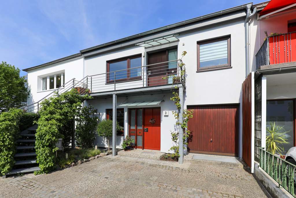 Ein Haus mit Charakter: Stilvolles Zweifamilienhaus in begehrter Lage. 