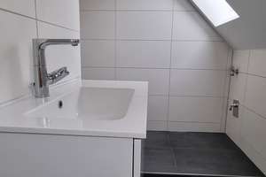 LEERSTEHENDE KERNSANIERTE 2 ZKB DG-WOHNUNG, NOBILIA-EBK UND KELLER IN RUHIGER LAGE OHNE PROVISION – Zorndorfstraße 17, 50737 Weidenpesch, Köln – Vorschaubild 15