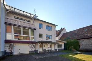 Familienparadies mit Garten! Großzügiges Haus mit Garten, Ausbaupotenzial & Flexibilität – Die vollständige Adresse der Immobilie erhältst du vom Anbieter., 63869 Heigenbrücken – Vorschaubild 2